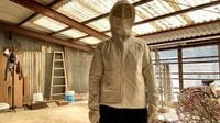 ｢絶対に日焼けしたくない｣…外仕事時に《不審者パーカー》を着てみた→どれだけ紫外線が防げるのか！？