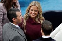 トランプ氏長男の妻ら3人､病院に搬送