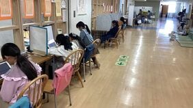 ｢廊下を歩く子｣を教室に戻さない…児童700人超の公立小が｢一斉指導｣をやめたら→"子どもの好奇心に火がついた"訳