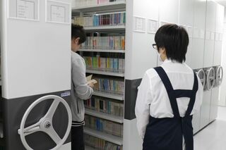 品川翔英中学校高等学校の図書室「INNOMAG（イノマグ）」