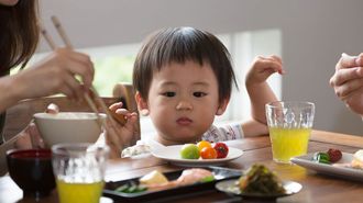 食べ物の好き嫌いが多い子に親ができること