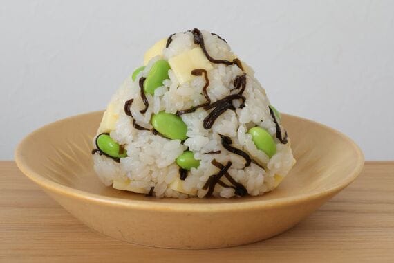 枝豆とチーズと塩こんぶのおにぎり