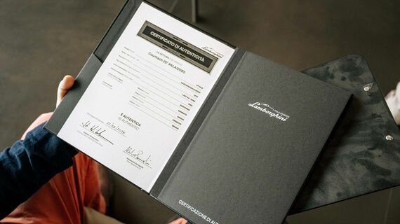 ポロストリコで認証された車両にのみ与えられる認定証(写真:Lamborghini)