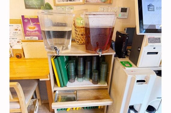 セルフサービスのパンダンリーフ茶