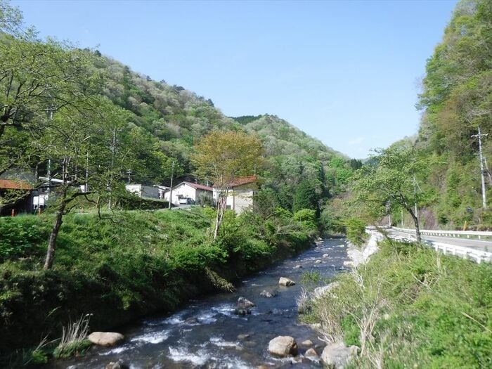 小鳥原川から見た備後落合駅