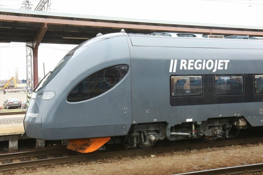 チェコで試験的旅客営業運行を開始した中国中車（CRRC）製の新型電車「シリウス」665型（撮影：橋爪智之）