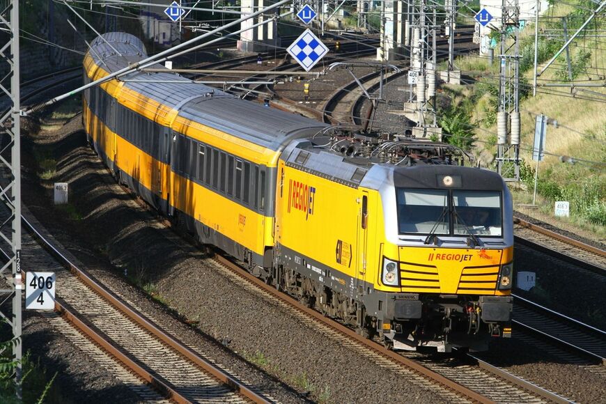 チェコ国内で高い評価を受け、旧国鉄系のチェコ鉄道を脅かす存在へと成長した「レギオジェット」の列車（撮影：橋爪智之）