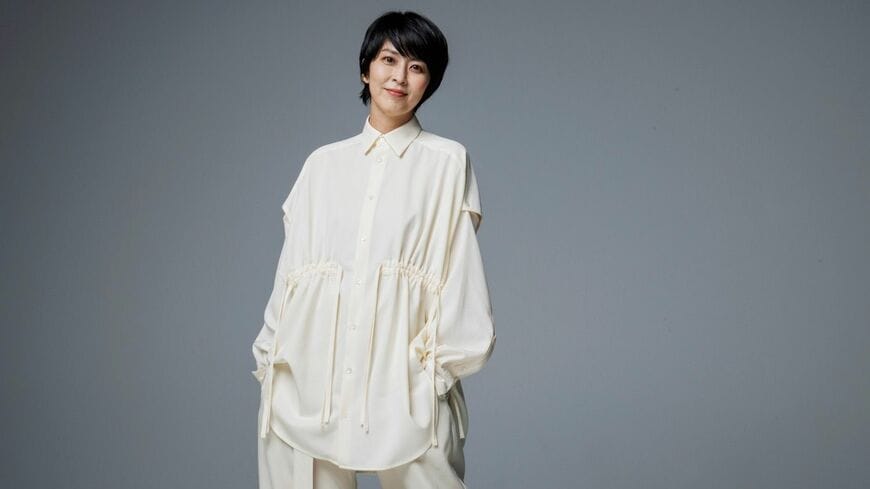 すでに初舞台から30年のキャリアを誇るベテラン女優でありながら、今も清廉で飾るところないキャラクターが魅力の松たか子さん。初めてのコントへの挑戦は松尾スズキさんからの熱烈オファーで実現しました（写真：トヨダリョウ） 