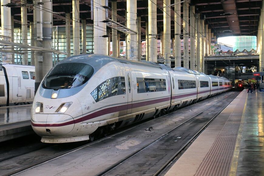 スペイン鉄道の高速列車AVE（撮影：橋爪智之）