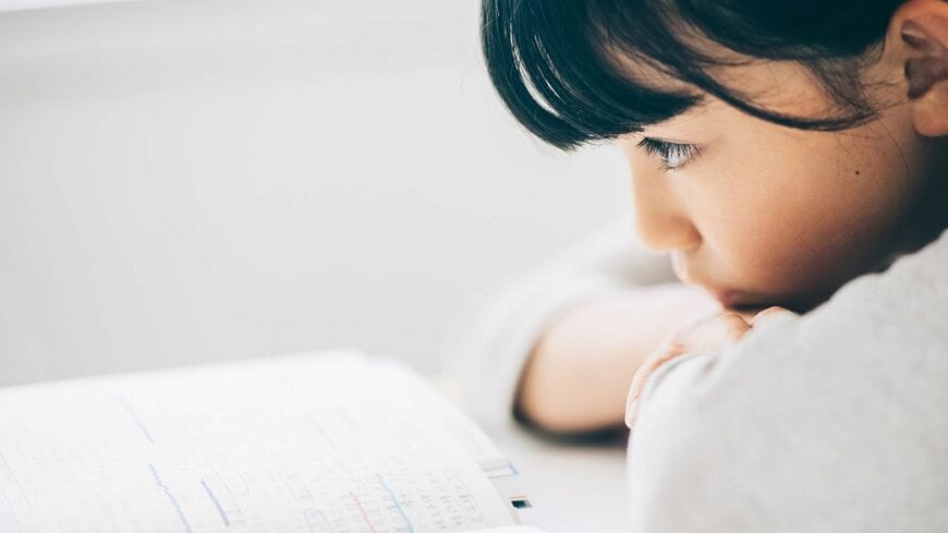 中学受験に挑む女の子