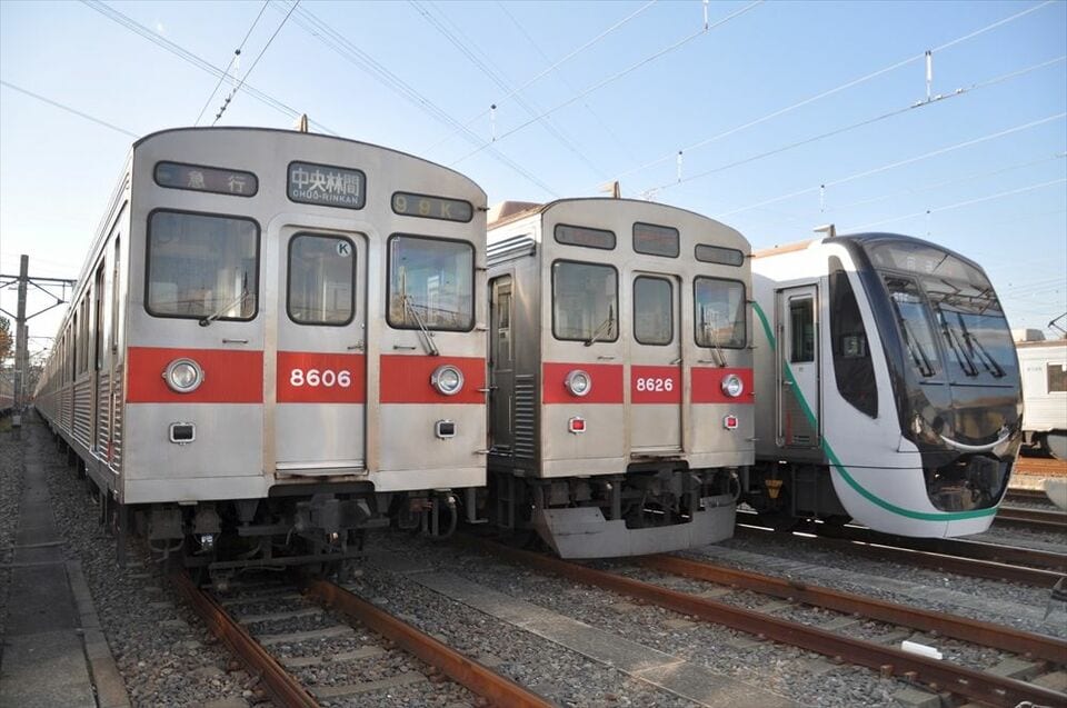 激レア 田園都市線 50周年記念 ネクタイピン 5000系 8500系 東急