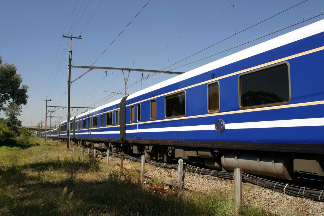 南アフリカの豪華列車「ブルートレイン」（筆者撮影）