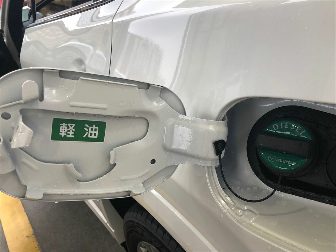 軽油はディーゼルエンジンに使われる燃料だ（筆者撮影）