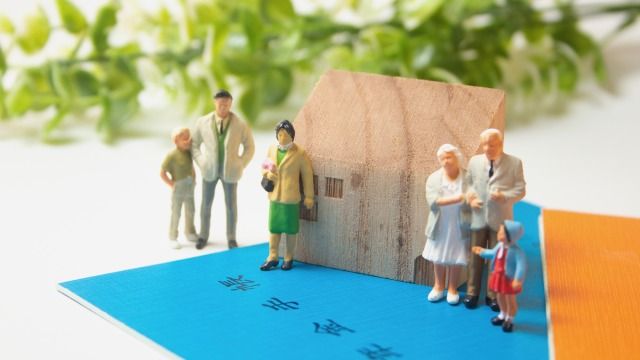 今年は5年に1度行われる年金財政検証の年。次の大型年金改革はどんなものになるのだろうか（写真：mimi@TOKYO / PIXTA）