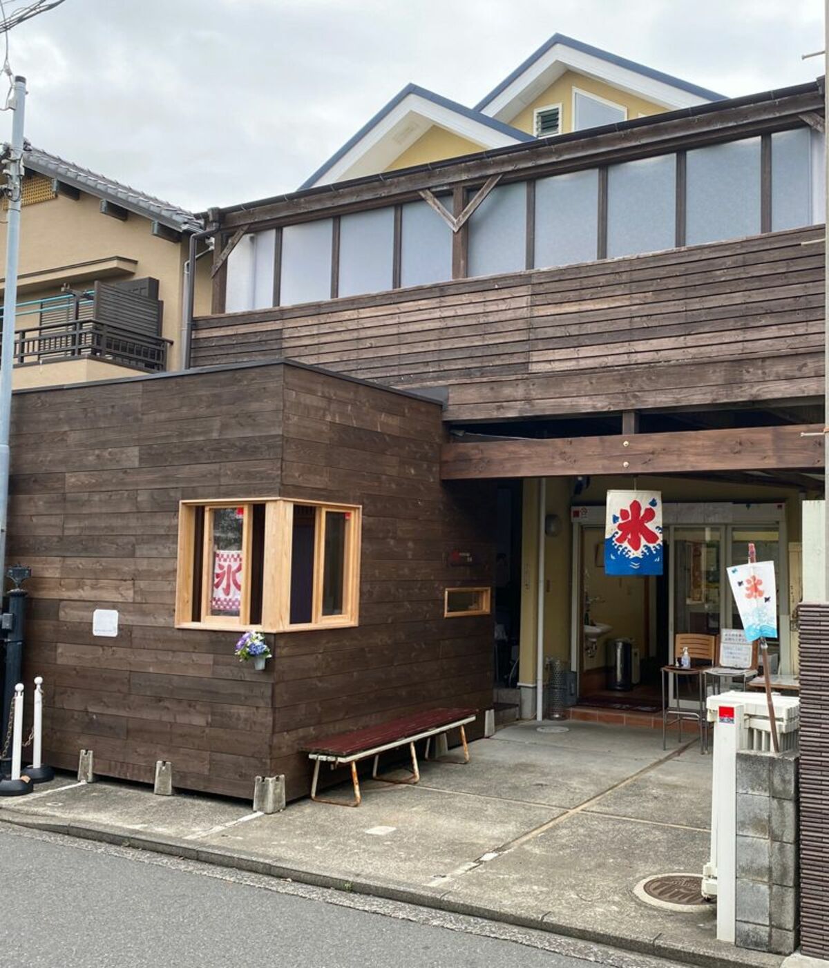 “旺季最多等7小时”“严冬也排长队”的刨冰店，却一直赚不到钱：湘南名店面临的矛盾