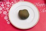 ベーカリーレストランサンマルクの食べ放題焼きたてパン。よもぎロール（筆者撮影）