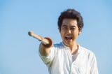 竹刀を持つ大泉洋