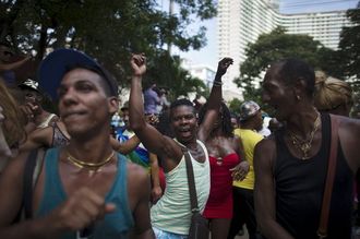 キューバで同性愛者ら1000人超がデモ行進