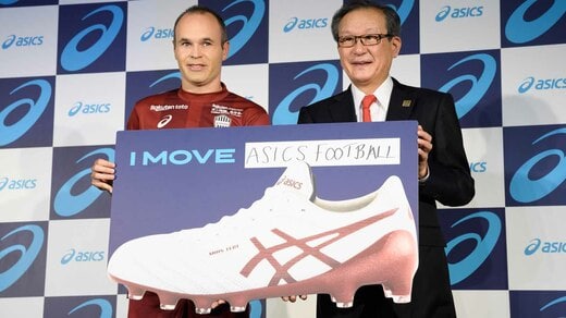 アシックスが｢サッカー強化｣に挑戦する理由 イニエスタ選手と契約､世界