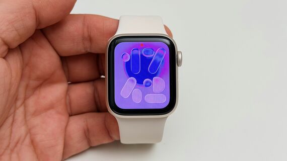Apple Watch SE 3 40mmスターライト