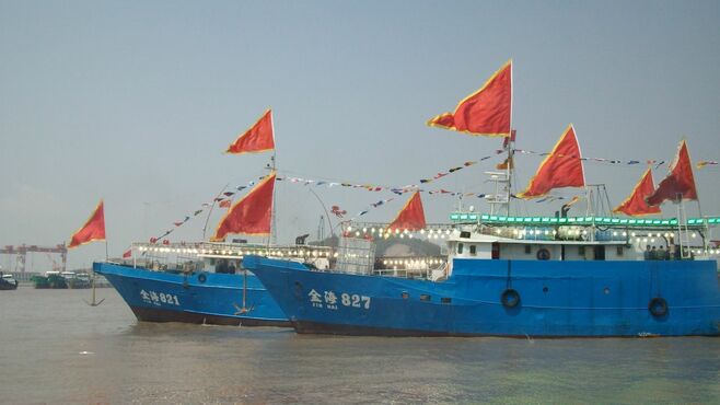 中国､公海での｢遠洋イカ漁｣初の自主休漁の訳