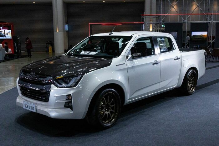 ボトムスス単品 いすず ISUZU 車 カタログ ピックアップトラック タイ