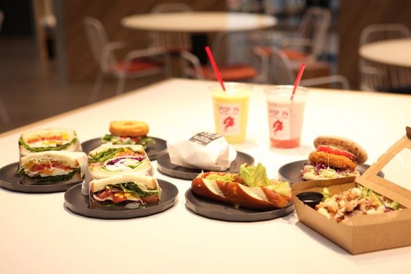 ランチや商談、作業などにも使える