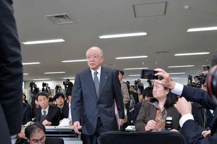 3月14日､STAP論文問題で会見に臨む野依良治理事長