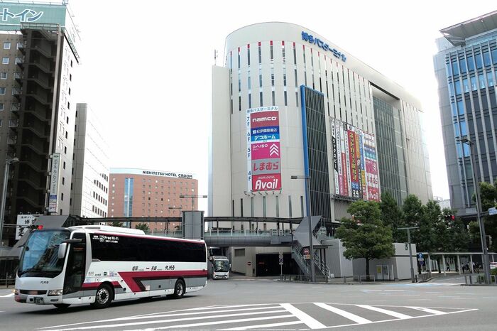博多バスターミナルを出発する「九州号」