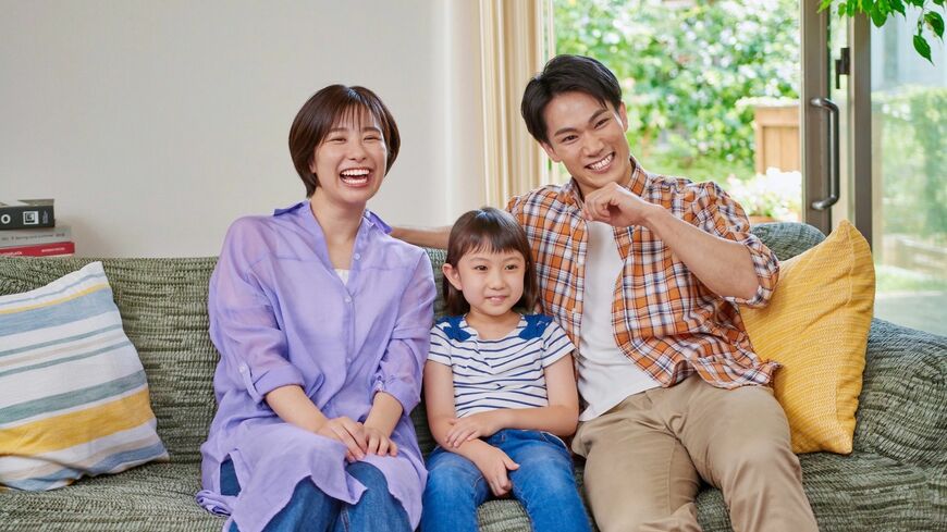 テレビの視聴率を、視聴者の年齢変化と人口推移から考える（写真：elise／PIXTA）