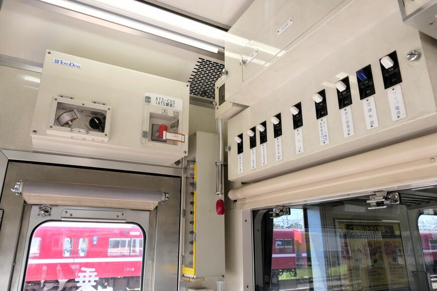 京急2100形の乗務員室