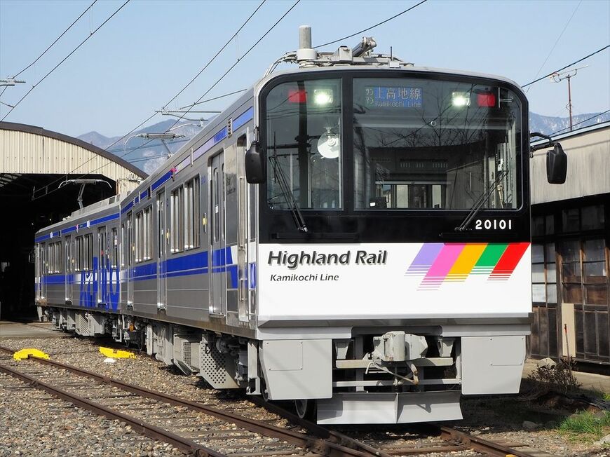 アルピコ交通の新車20100形（記者撮影）