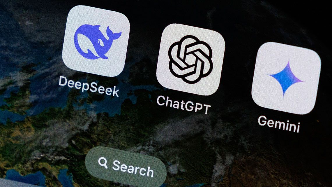 ラトビアのリガで、DeepSeek、ChatGPT、Google Geminiの人工知能（AI）モバイルアプリが発表された