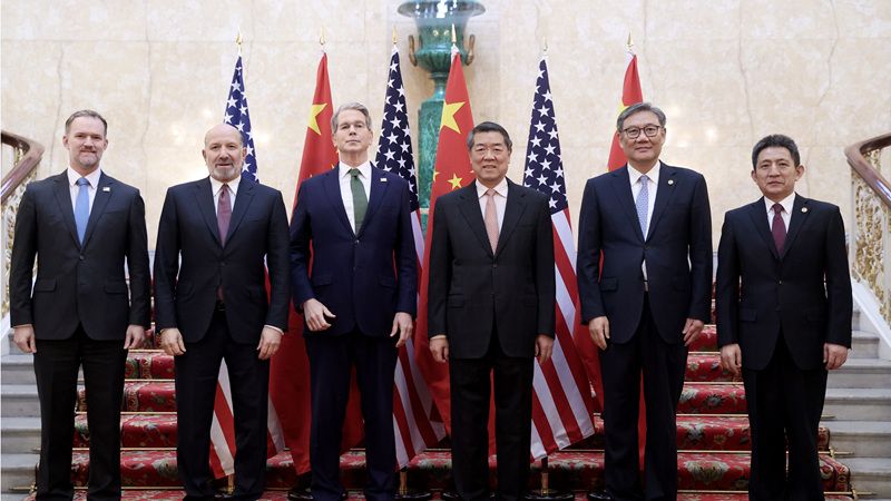 米中両国は6月、先端技術や重要鉱物に関する輸出管理緩和の枠組みに合意した。写真はロンドンでの集中協議に参加した米中代表団（中国中央人民政府のウェブサイトより）