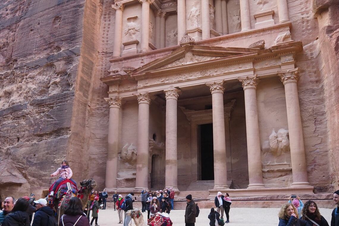 ヨルダン随一の観光地ペトラ遺跡のエル・ハズネ（宝物殿） （筆者撮影）