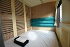 シートを敷いた３号車コンパートメント