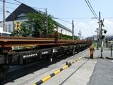 越中島貨物駅から出てきたレール輸送列車（筆者撮影）
