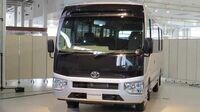 トヨタ小型バス､｢24年ぶり｣全面改良の理由 誰でも一度は乗った｢定番バス｣の開発秘話