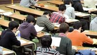 私立大学の授業料､なぜ右肩上がりなのか 学費据え置きの国公立大学との差が拡大