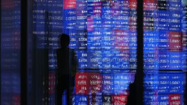 日経平均株価が4000円規模の下落を記録した背景