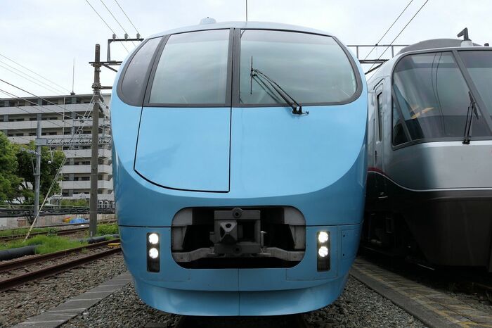 左側に非常口の扉があるのがわかる