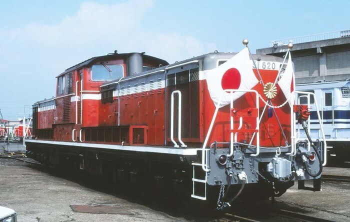 お召し列車牽引仕様のDD51 820号機