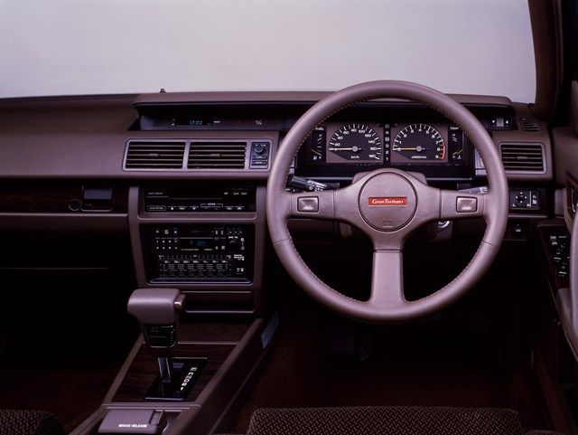 1987年発売、日産自動車「セドリック/グロリア」（写真：日産自動車）