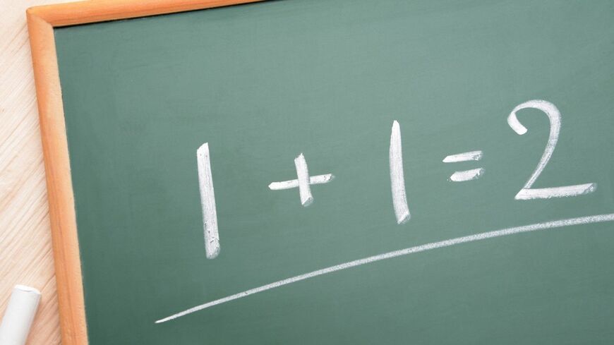 なぜ「1＋1＝2」なのか？（写真：タカス／PIXTA）この記事の画像を見る(◯枚)