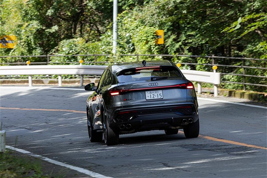 アウディの新型「SQ5スポーツバック」（写真：三木 宏章）