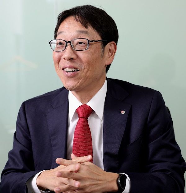 銀座コージーコーナー代表取締役社長の船田知秀氏は2022年4月に現職に就任。高級クリスマスケーキは同氏の発案だという（撮影：尾形文繁）