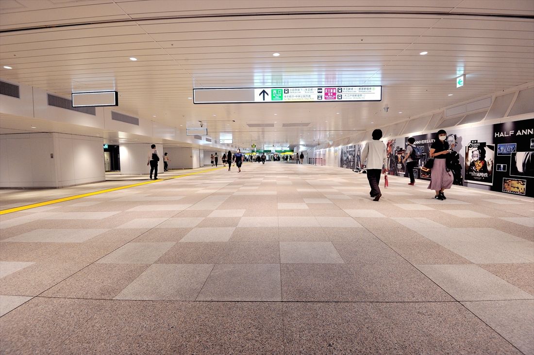 新宿駅の東西自由通路は2020年7月に開通した（撮影：梅谷秀司）