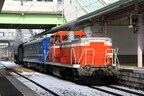 盛岡で「SL銀河」の入換作業にあたるDE10
