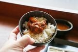 セルフ式のチャーシュー丼が完成（筆者撮影）