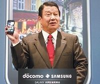 打倒iPhone ドコモ、auが反撃